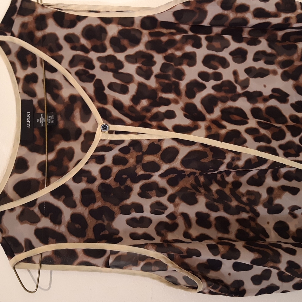 Leopard PRINT top light weight Size 16 blouse adds flavor to any occasion sexy.